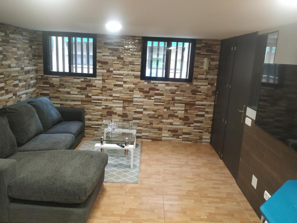 Apartamentos Deluxe Barajas Madrid Dış mekan fotoğraf