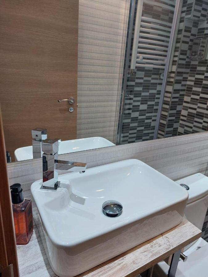 Apartamentos Deluxe Barajas Madrid Dış mekan fotoğraf