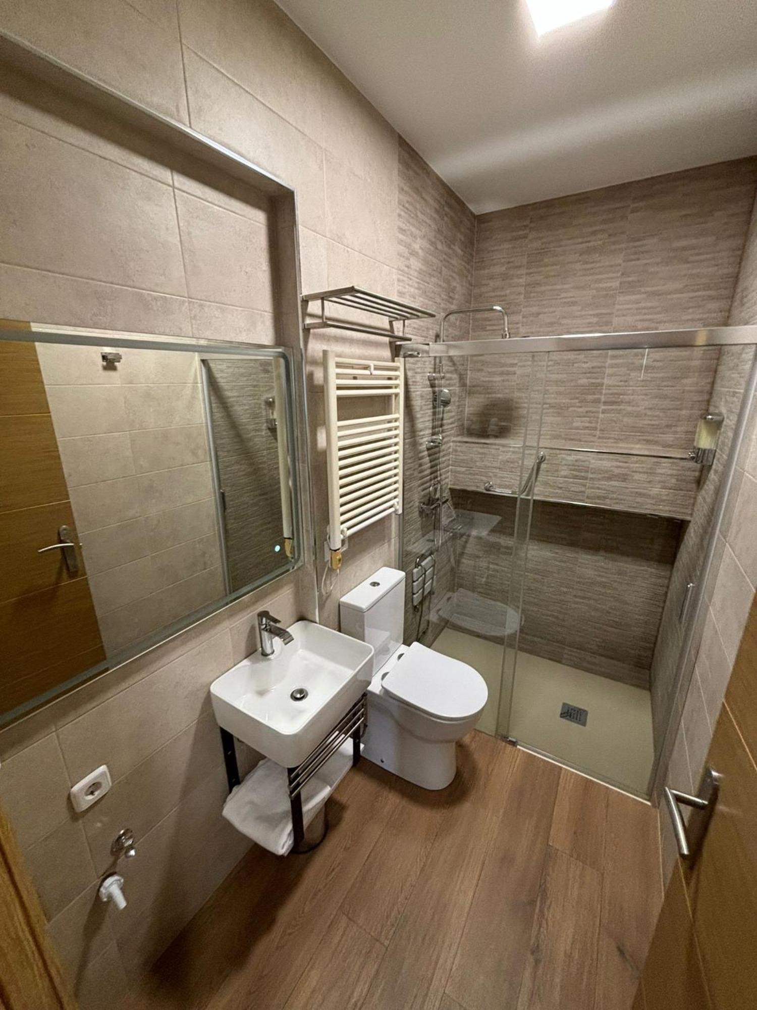 Apartamentos Deluxe Barajas Madrid Dış mekan fotoğraf